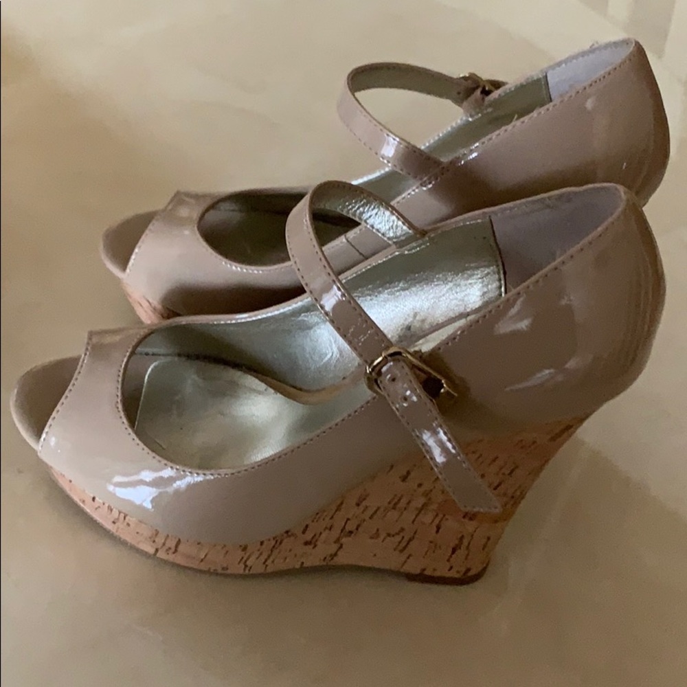 guess wedges